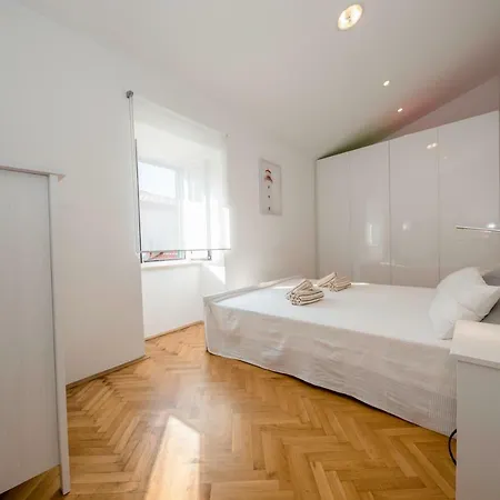 Santino Vila Rab Town