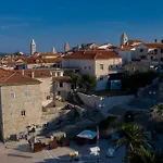 Santino Vila Rab Town