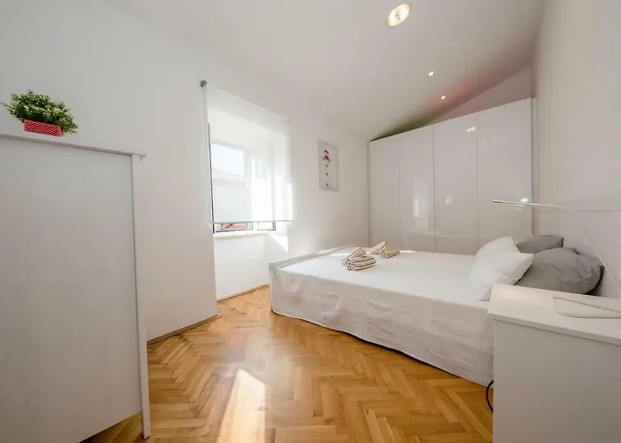 Santino Vila Rab Town