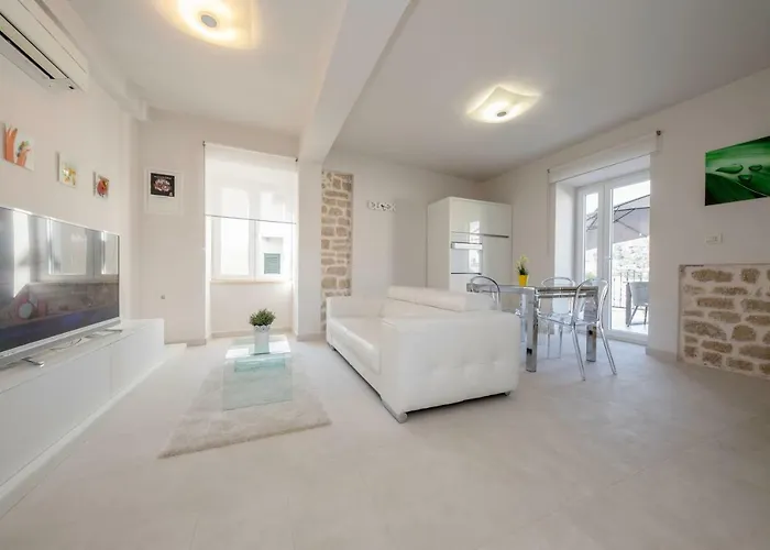 Vila Santino Rab Town