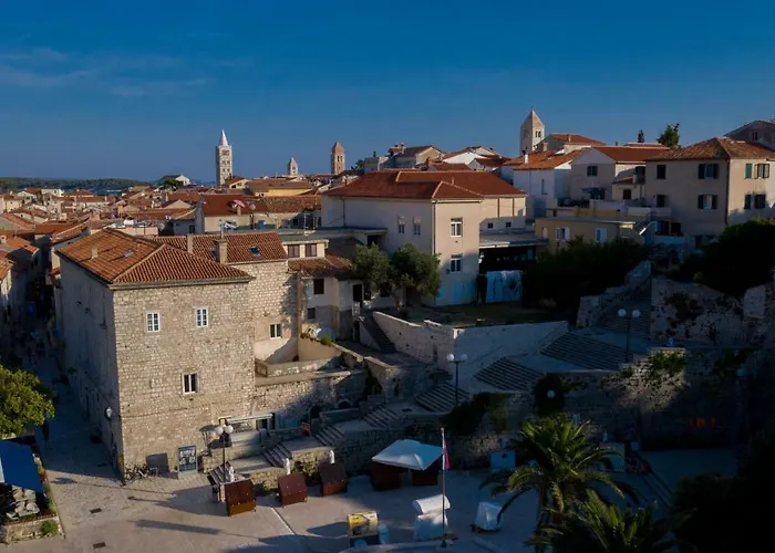 Santino Vila Rab Town